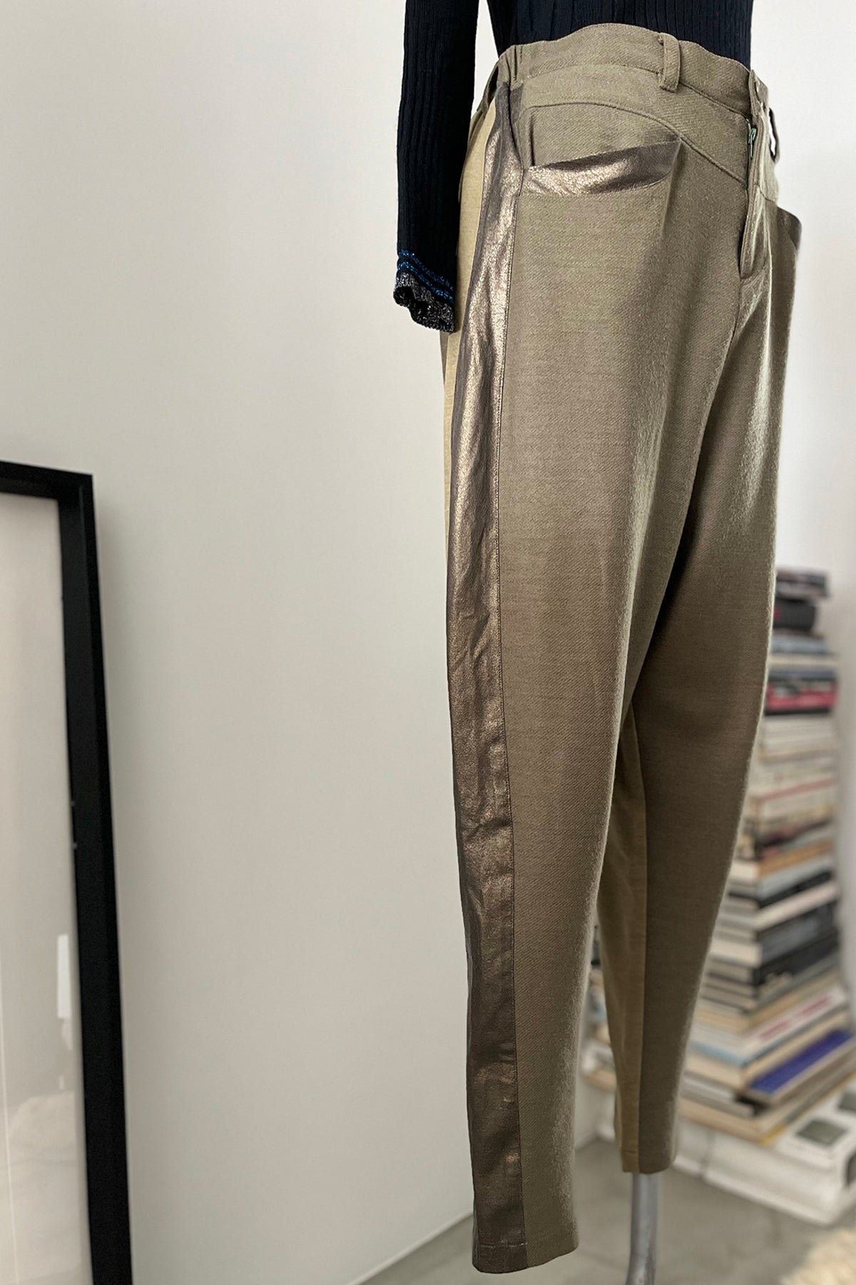 Staff used カーキパンツ
