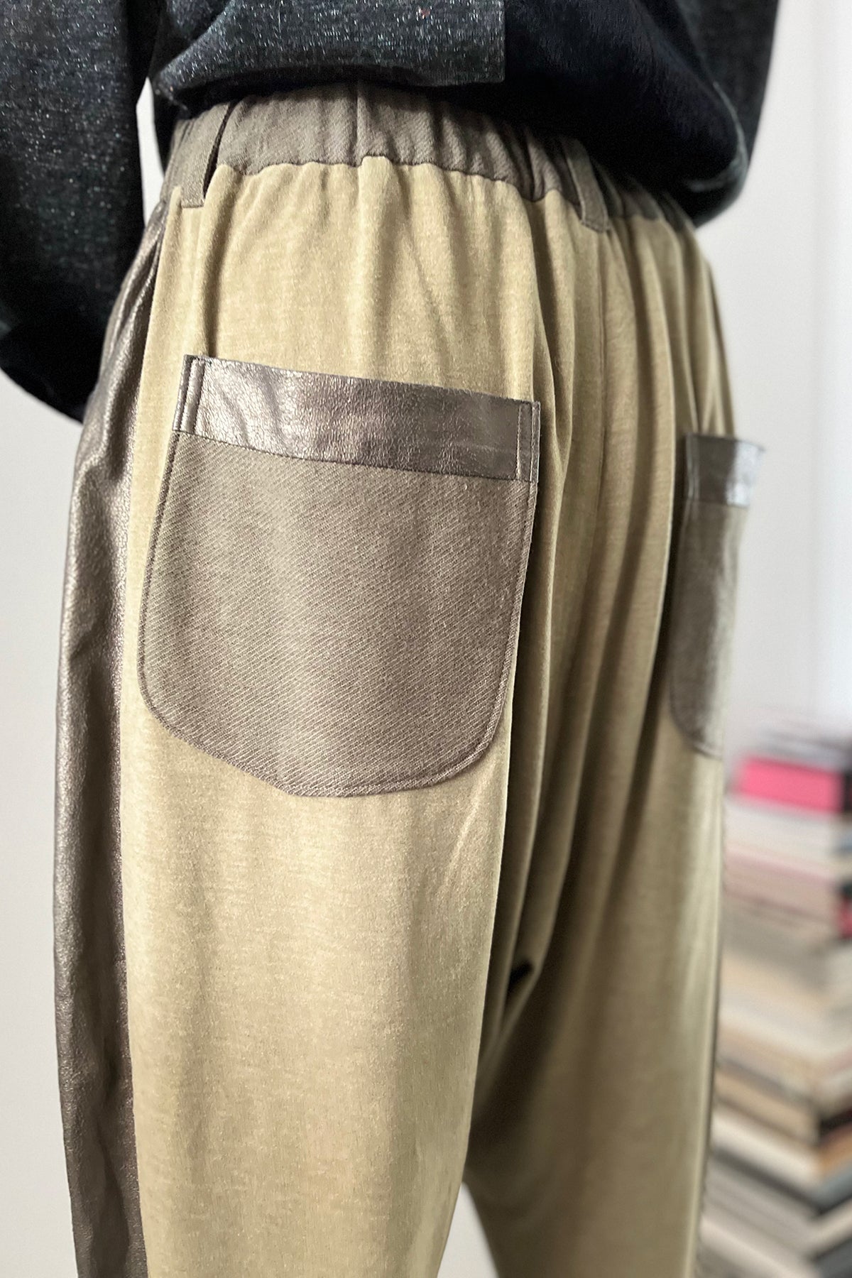 Staff used カーキパンツ