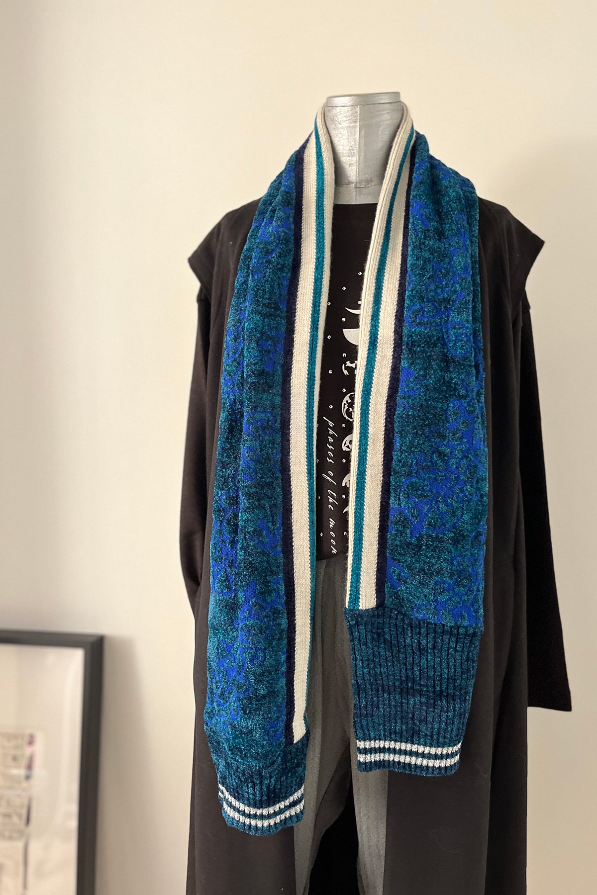 Staff used (ほぼ新品)オーナメントジャガードストール