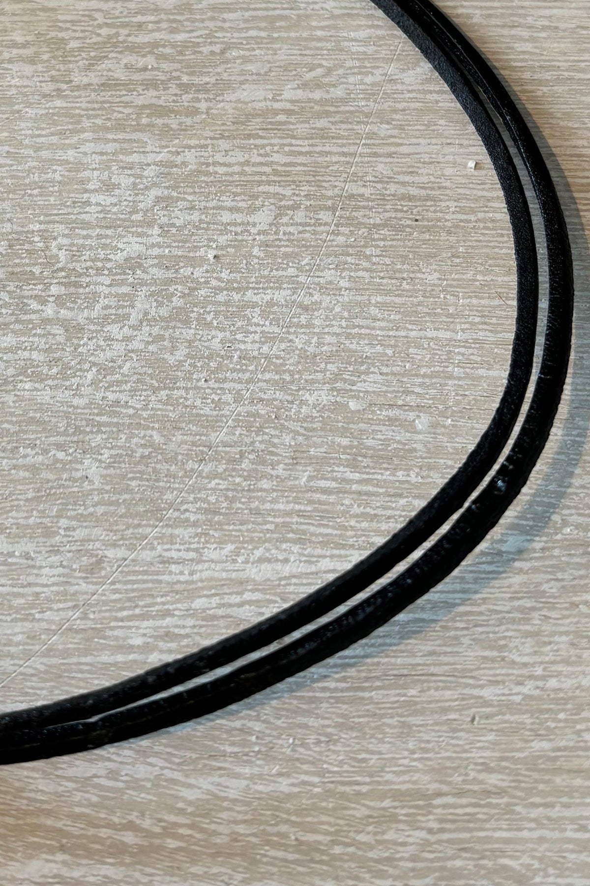 牛革紐キャスト合金チョーカー